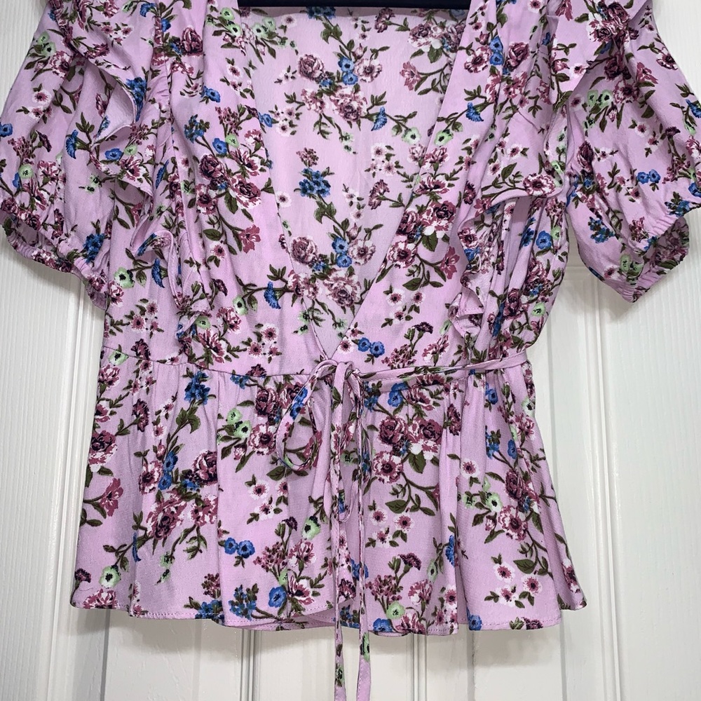 Purple floral shirt, nice conditions. Never worn